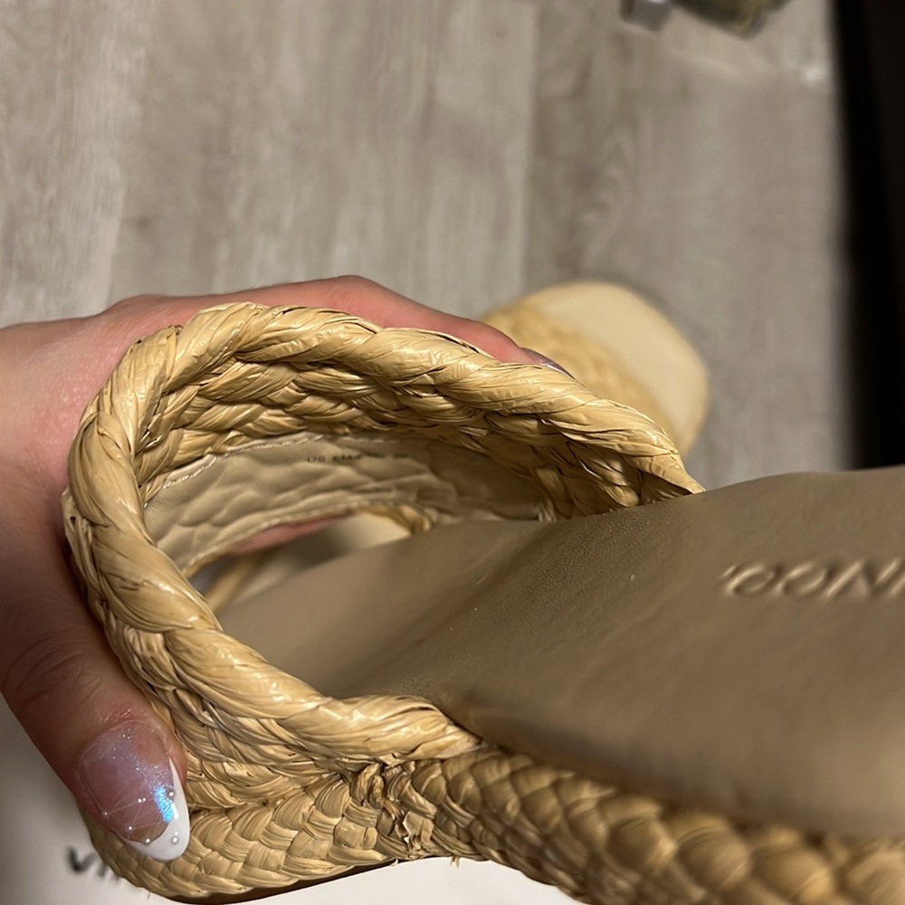 Vince sandals. - Picture 5 of 10